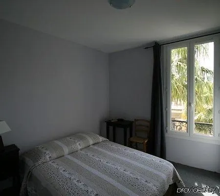 فندق De La Pinede 3*