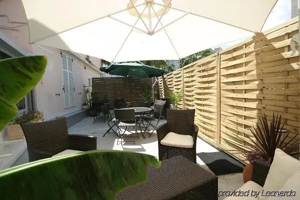 فندق De La Pinede 3*